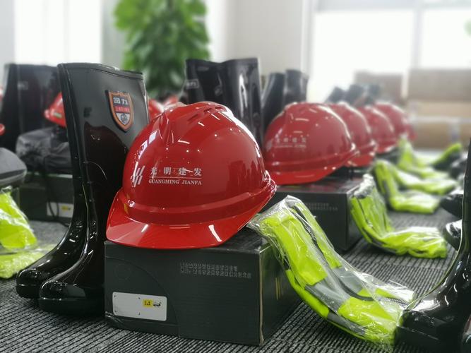 关爱员工，温暖人心——元睿公司为员工发放劳保用品侧记